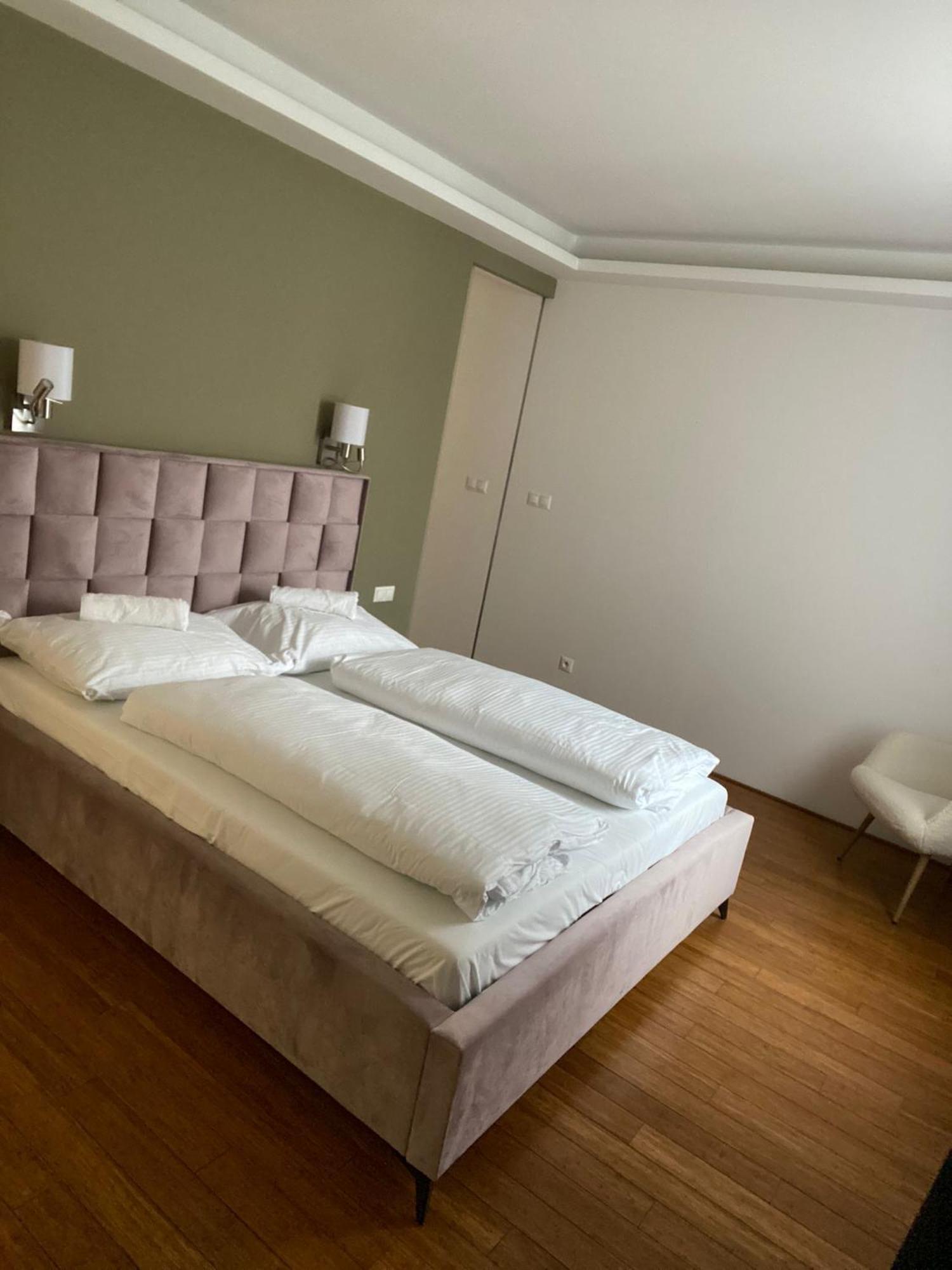 Old Town Apartment Братислава Экстерьер фото